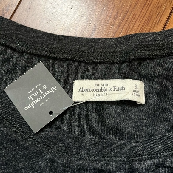 NWOT Y2K Abercrombie Logo Tee Shirt - Picture 3 of 7